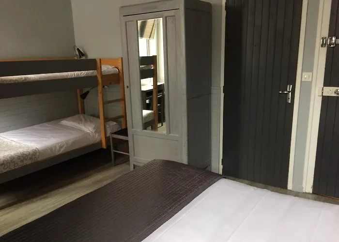 Restaurant De La Poste 皮里亚克叙尔梅尔